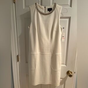 NWT Ladies Size 10 Creamy White Laundry Dress with Silver Chain By Shelli Segal